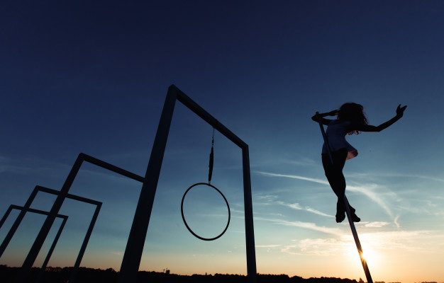 Quels sont les bienfaits du pole dance sur la silhouette ?