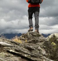 Quel est l’avantage de choisir un pantalon adapté pour une randonnée ?