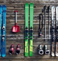 Comment bien s’équiper pour le ski alpin : astuces et conseils pratiques