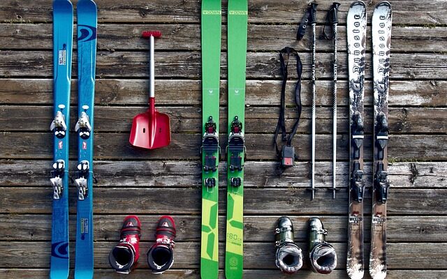 Comment bien s’équiper pour le ski alpin : astuces et conseils pratiques